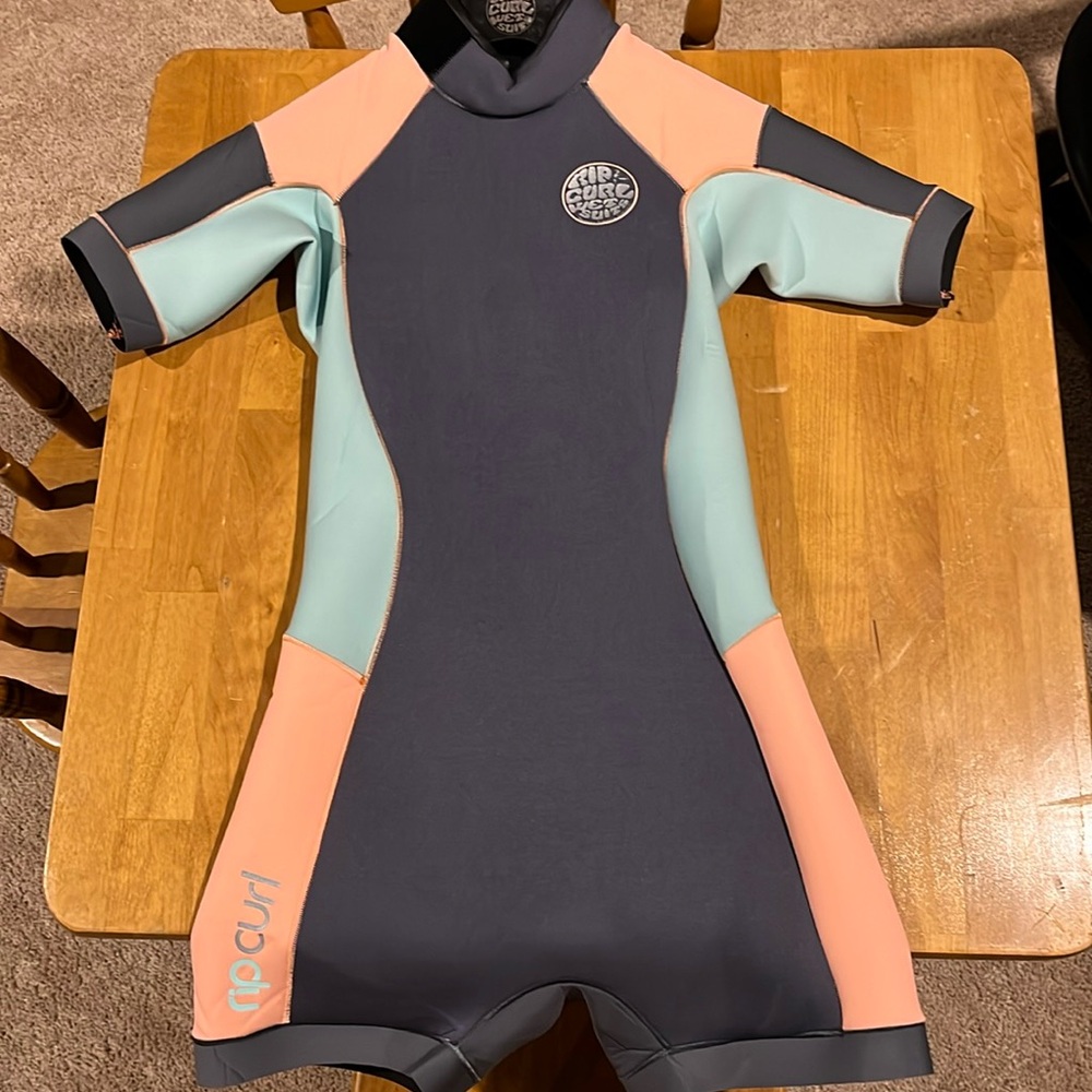 Short sleeved & legged women’s/girls wet suit, rip curl